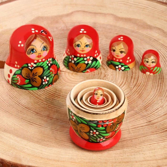Матрёшка &laquo;Божья коровка&raquo;, красный платок, 5 кукольная, 9-11 см
