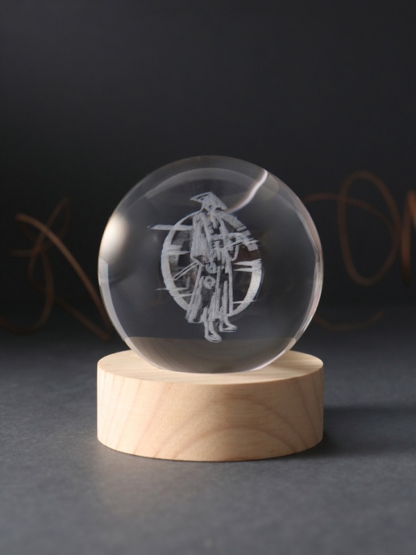 Сувенир стекло подсветка "Шар. Самурай" d=6 см подставка дерево, USB
