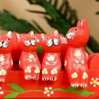 Сувенир "Кошачье семейство" дерево 20х5х10 см, цв. красный