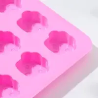 Форма для конфет и шоколада Доляна &laquo;Лапки&raquo;, силикон, 16&times;15,5 см, 16 ячеек (3&times;2,7&times;0,5 см), цвет МИКС