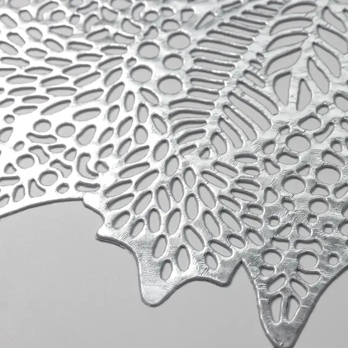 Салфетка сервировочная на стол &laquo;Венеция&raquo;, d=38 см, цвет серебряный