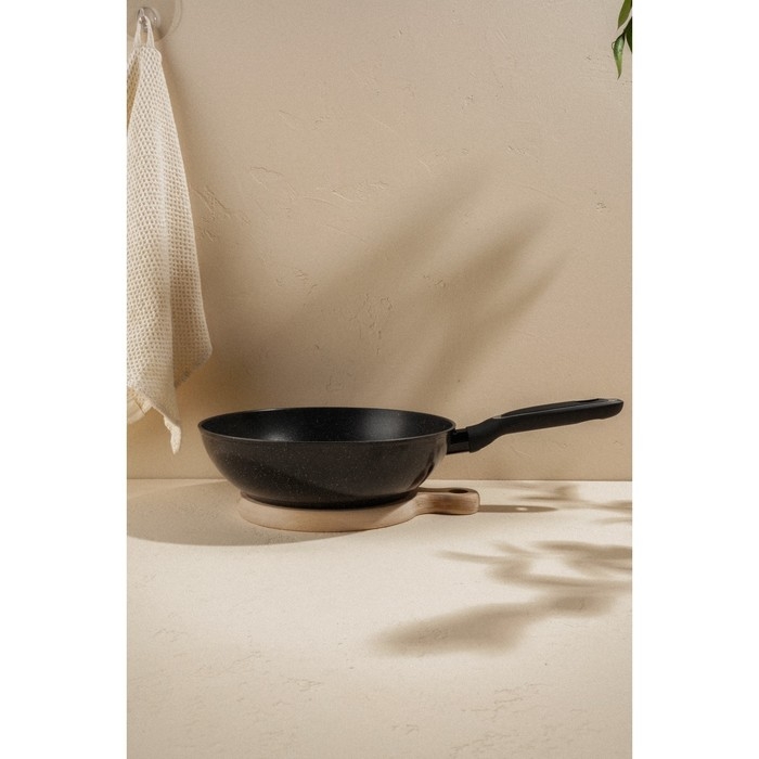 Сковорода Вок алюминиевая с антипригарным покрытием SL Home, d=28, h=7,5 см, индукция, цвет чёрный Сковорода Вок алюминиевая с антипригарным покрытием SL Home, d=28, h=7,5 см, индукция, цвет чёрный