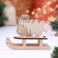 Новый год. Сувенир символ года санки "Змея с ёлочкой", вид 3, 10,5 х 4,7 х 7,8 см