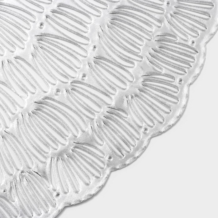 Салфетки сервировочные на стол Доляна &laquo;Бутоны&raquo;, d=38 см, 4 шт, цвет серебро