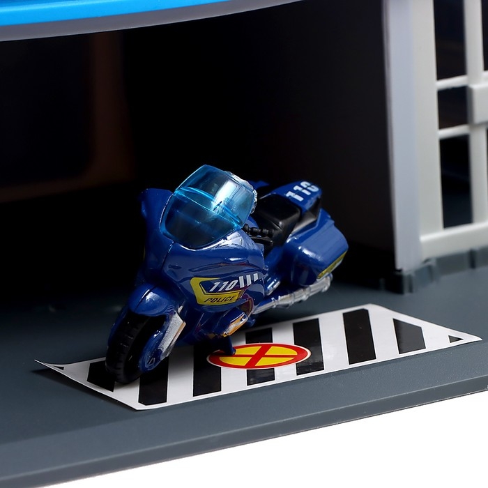 Парковка «Полицейский участок», с металлическими машинками и вертолётом Парковка «Полицейский участок», с металлическими машинками и вертолётом