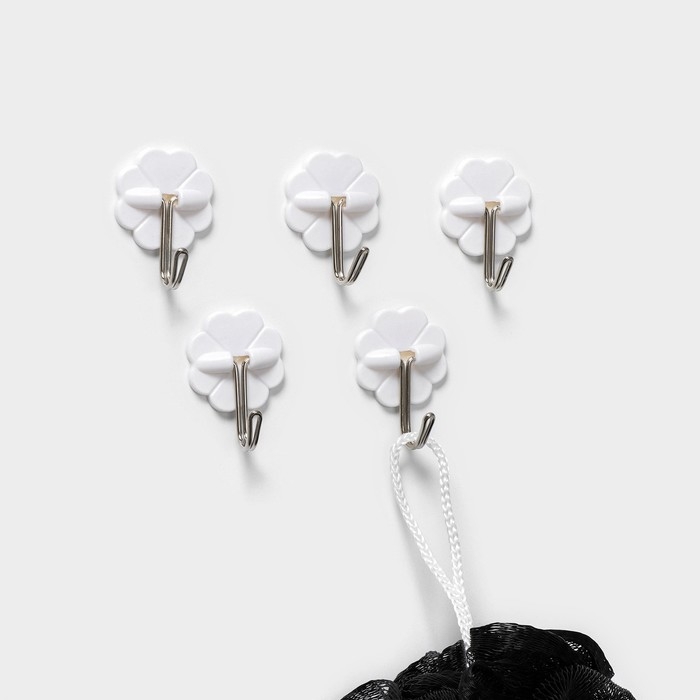 Крючки самоклеящиеся Доляна &laquo;Клевер&raquo;, 5 шт, цвет белый