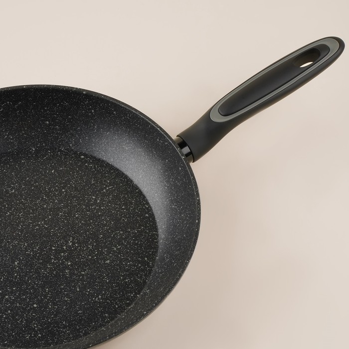 Сковорода алюминиевая с антипригарным покрытием SL Home, d=28, h=5 см, индукция, цвет чёрный Сковорода алюминиевая с антипригарным покрытием SL Home, d=28, h=5 см, индукция, цвет чёрный