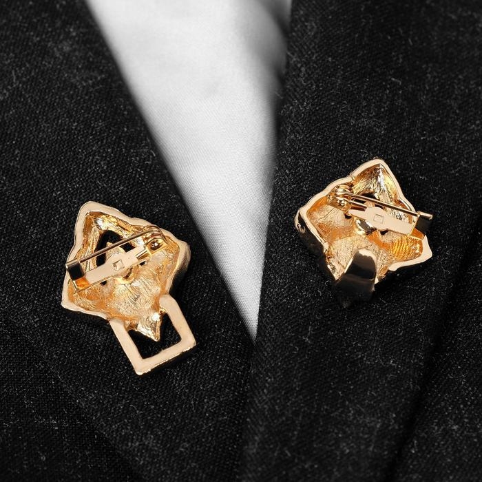 Зажим для кардигана «Пики», цвет белый в золоте Зажим для кардигана «Пики», цвет белый в золоте