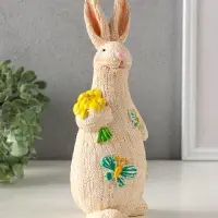 Сувенир полистоун "Зайка вязанный с букетом цветов" 8х10,5х23 см