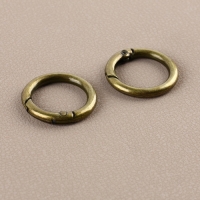 Набор для создания сумки, 4 предмета, кольцо-карабин - 2 шт, цепочка, застёжка, цвет бронзовый Набор для создания сумки, 4 предмета, кольцо-карабин - 2 шт, цепочка, застёжка, цвет бронзовый