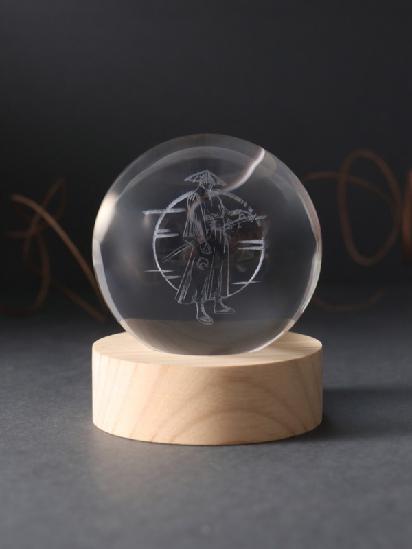 Сувенир стекло подсветка "Шар. Самурай" d=6 см подставка дерево, USB