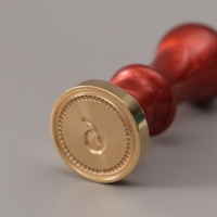 Печать для сургуча с пластиковой ручкой "Классика цифра 6" 2,5х2,5х6,3 см