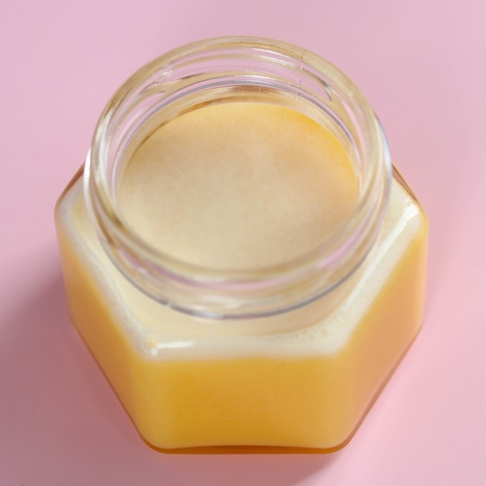 Подарочный набор &laquo;8 марта&raquo;: травяной чай и смородиной 43 г., крем-мед хлопковый 120 г.