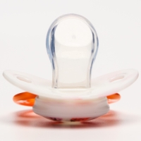 Соска - пустышка силиконовая ортодонтическая &laquo;Божья коровка&raquo;, от 0 мес., с колпачком, цвет оранжевый