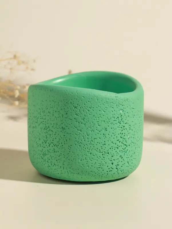 Свеча в вулканическом подсвечнике "Изгиб" мятная 8,3х8,5х7 см