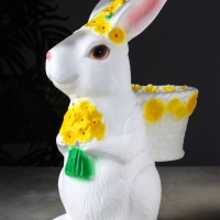 Фигура "Зайка с корзинкой кашпо" 15х25х38 см