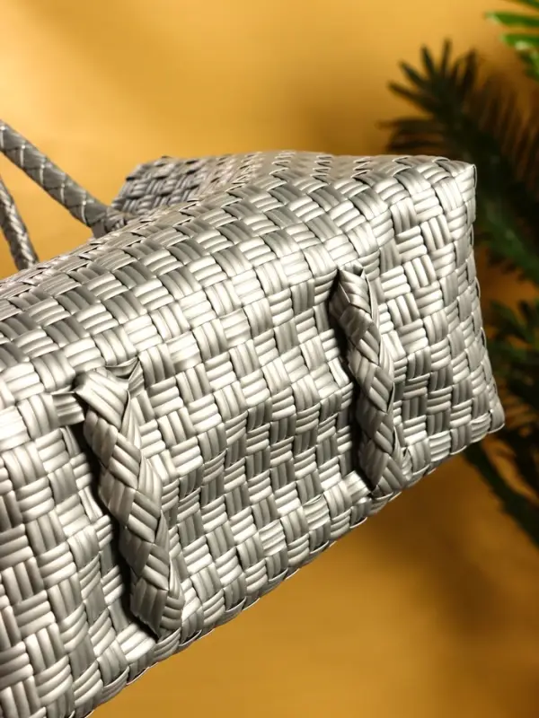 Сумка плетёная пластиковая 23х11х30 см, цв. серебристый