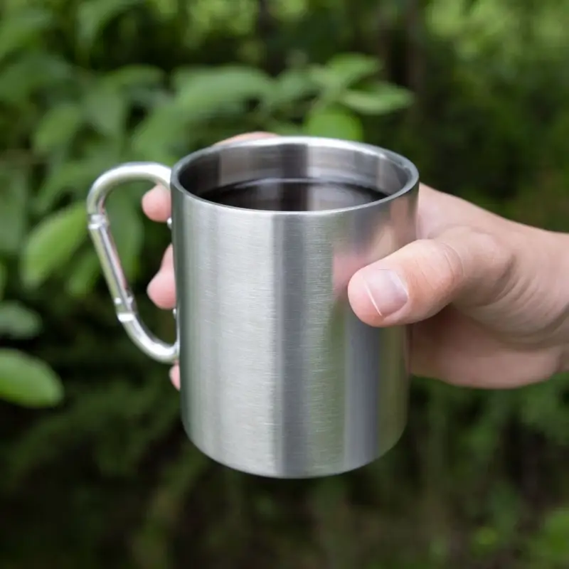 Кружка Trek, с серебристой ручкой-карабином Кружка Trek, с серебристой ручкой-карабином