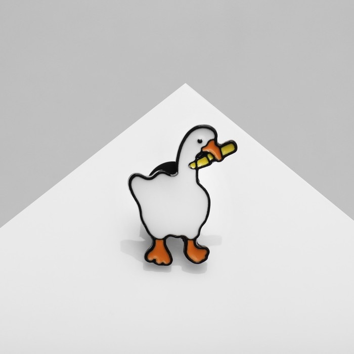 Значок &laquo;Гусь&raquo; с ножом, цвет бело-оранжевый в чёрном металле