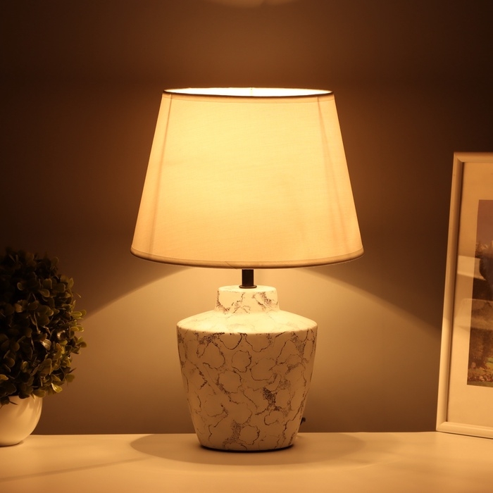 Лампа настольная "Клауд" 1х40Вт Е27 белый/черный 25х25х38,,5см