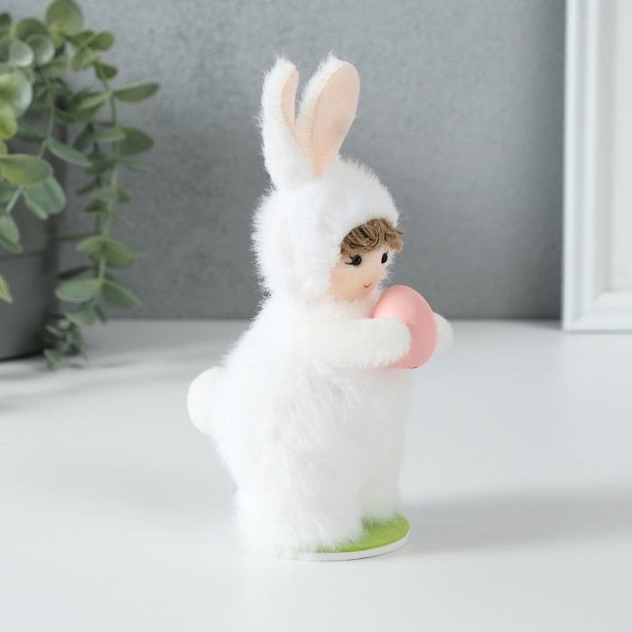 Кукла интерьерная "Малыш в костюме зайчика с яйцом" 6х7х15 см