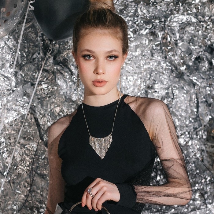 Колье «Водопад» треугольник, цвет белый в серебре, 35 см Колье «Водопад» треугольник, цвет белый в серебре, 35 см