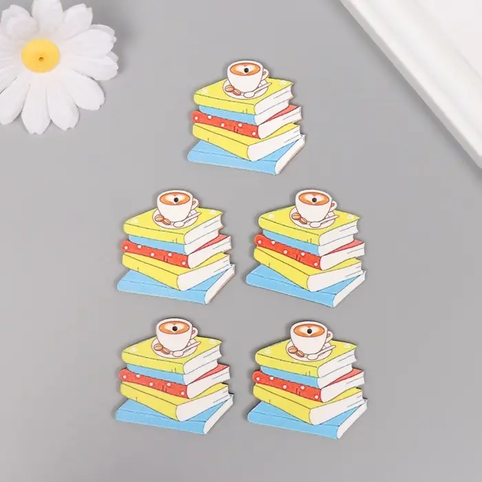 Декор для творчества дерево "Стопка книг и чашка кофе" 4х4,3х0,3 см