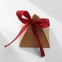 Коробочка подарочная складная &laquo;Пирамида&raquo; 7&times;7&times;8, бордово-крафтовый