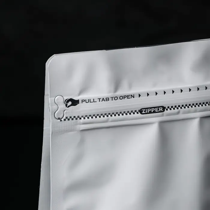 Пакет восьмишовный с отрывным замком, белый, матовый, 13,5 х 26 + 7,5 см