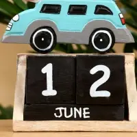 Календарь настольный "Машинка" дерево 11х5х14 см