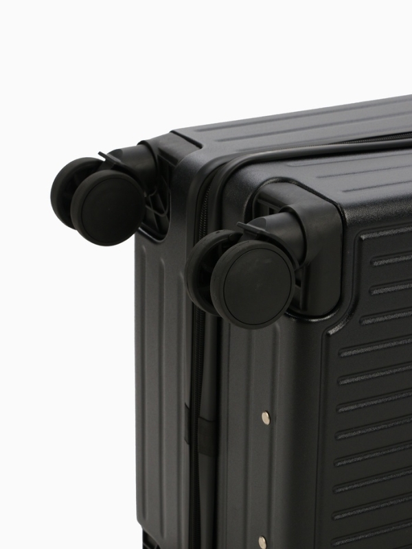 Чемодан 24", PС, 42*27*66, отд на молнии, код замок, 4 колеса, черный
