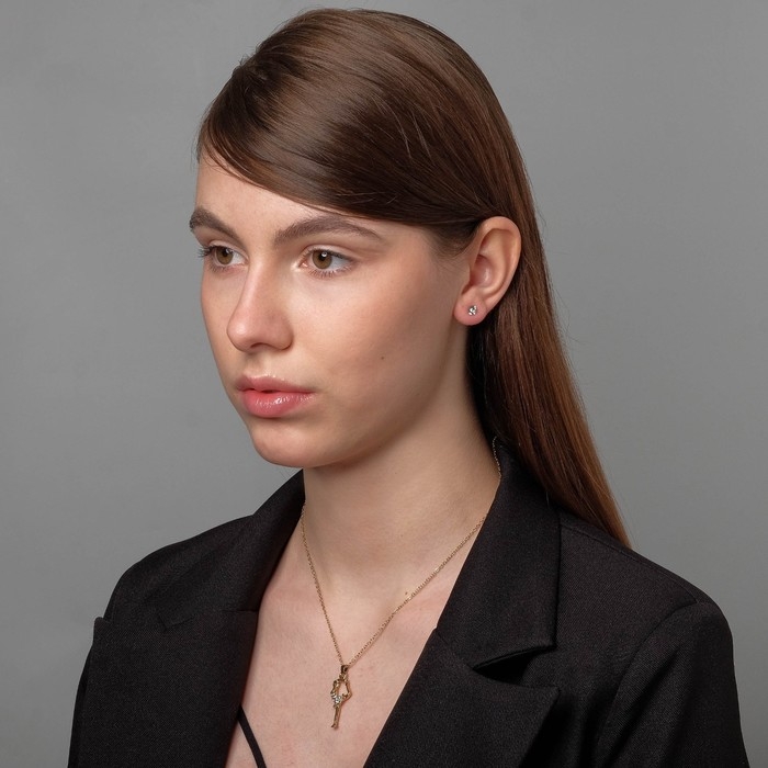 Гарнитур 5 предметов: 4 пары пусет, кулон &laquo;Гимнастка&raquo;, цвет белый в золоте