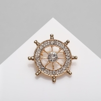 Брошь &laquo;Штурвал&raquo;, цвет белый в золоте