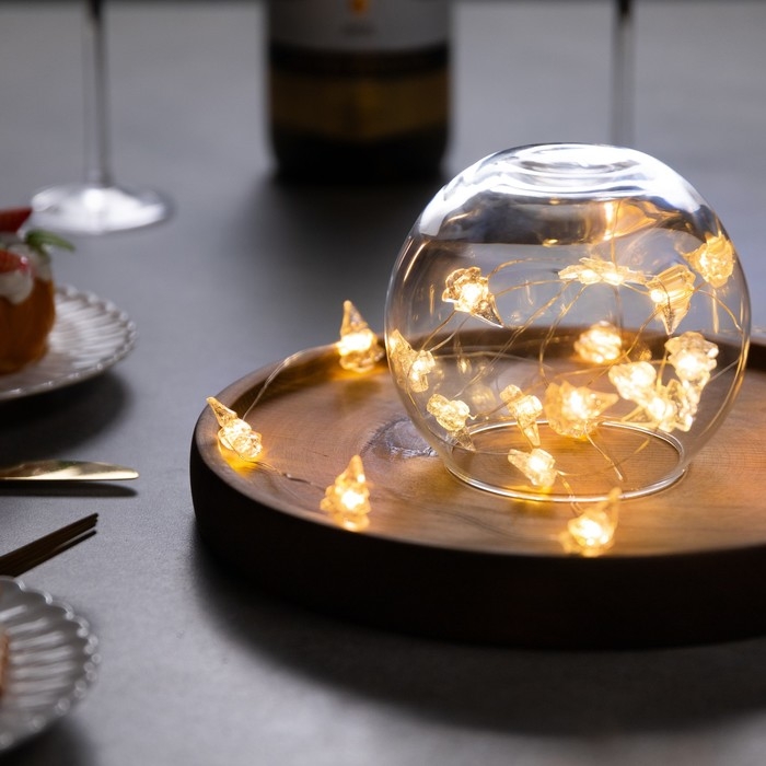 Гирлянда &laquo;Нить&raquo; 2 м роса с насадками &laquo;Снежная ёлочка&raquo;, IP20, серебристая нить, 20 LED, 2 режима, батарейки ААх2 (нет в комплекте), свечение тёплое белое