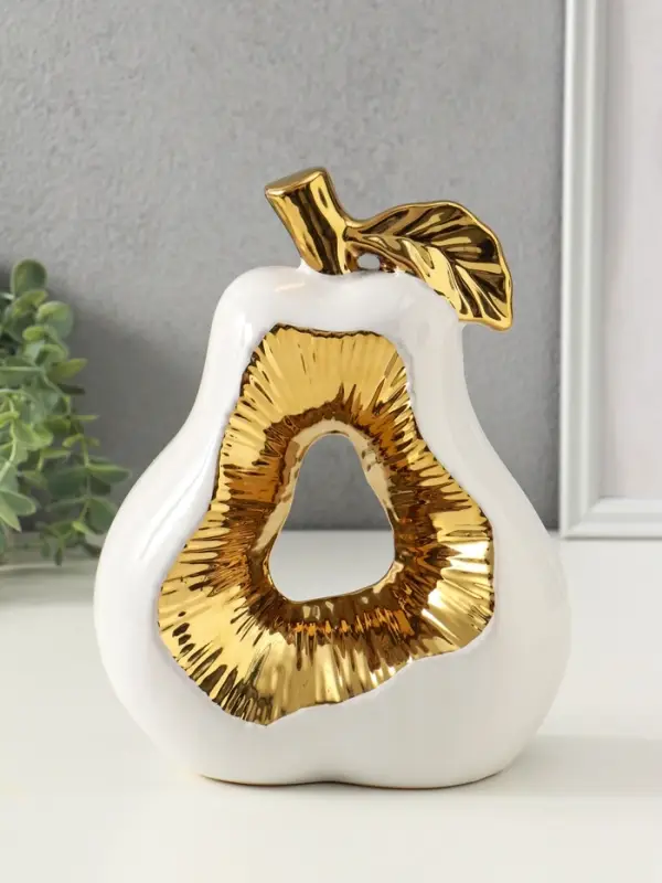 Сувенир керамика "Срез груши" белый с золотом 10х18х24,5 см