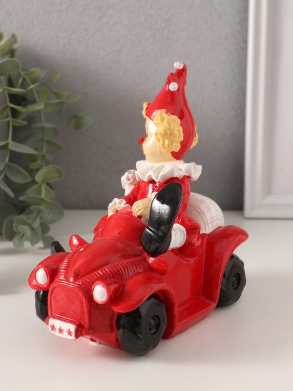 Копилка полистоун "Клоун с пёсиком в автомобиле" красно-белый 14,5х9,5х15 см