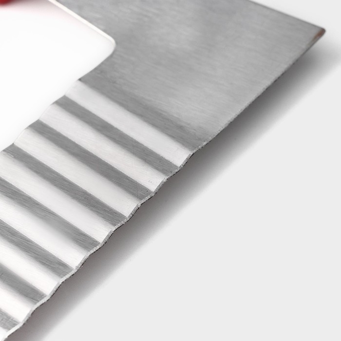 Нож для фигурной резки Доляна &laquo;Универсал&raquo;, 12&times;8,5 см, цвет красный