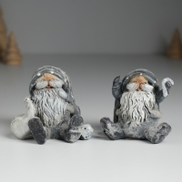 Сувенир полистоун "Гном в сером длинном колпаке с леденцом/мешком" МИКС 6х4х5,5 см Сувенир полистоун "Гном в сером длинном колпаке с леденцом/мешком" МИКС 6х4х5,5 см