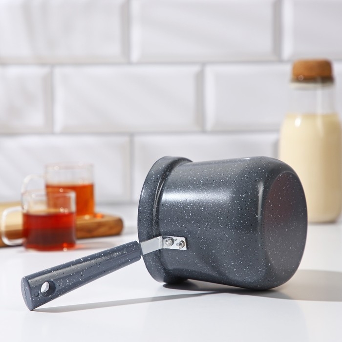 Турка Доляна &laquo;Мрамор грэй&raquo;, 600 мл, d=10 см, 20,5&times;10&times;14 см, пластиковая ручка, антипригарное покрытие, индукция, цвет серый