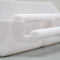 Кормушка для птиц с жердочкой для любых клеток, 21 х 5,8 х 5,6 см Кормушка для птиц с жердочкой для любых клеток, 21 х 5,8 х 5,6 см