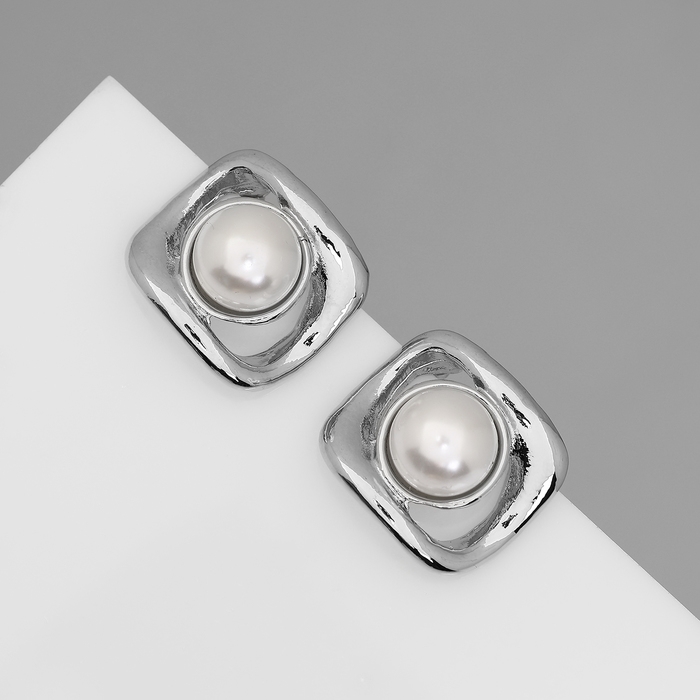Серьги с жемчугом &laquo;Эксклюзив&raquo; мятый квадрат, цвет серебро