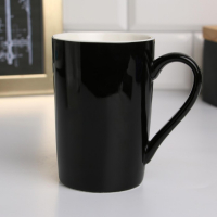 Кружка керамическая с ложкой и крышкой &laquo;Покоритель вершин&raquo;, 400 мл, цвет чёрный