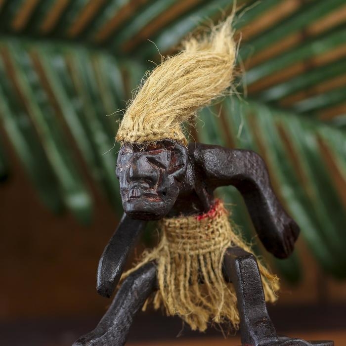 Сувенир дерево "Абориген на скейте" 20 см