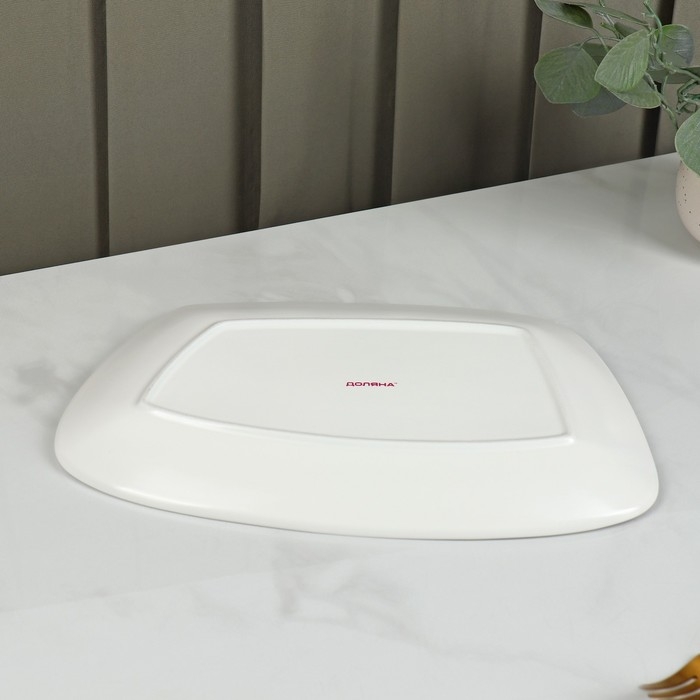 Блюдо фарфоровое сервировочное Доляна &laquo;Коты-аристократы&raquo;, 30&times;18,5 см, цвет белый