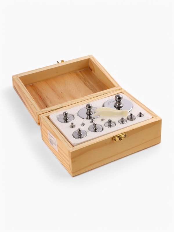 Весы лабораторные, с набором гирь 2000 г.