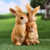 Фигурка "Семья зайцев" 11х15х23см ///
