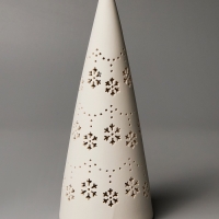 Светодиодная фигура "Елка со снежинками" 22х9х9, 1 LED, LR44x3(в компл.), Т/БЕЛЫЙ