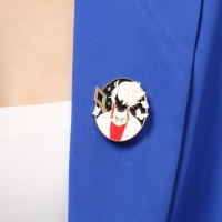 Значок &laquo;Япония&raquo; человек и бабочки, цветной в золоте