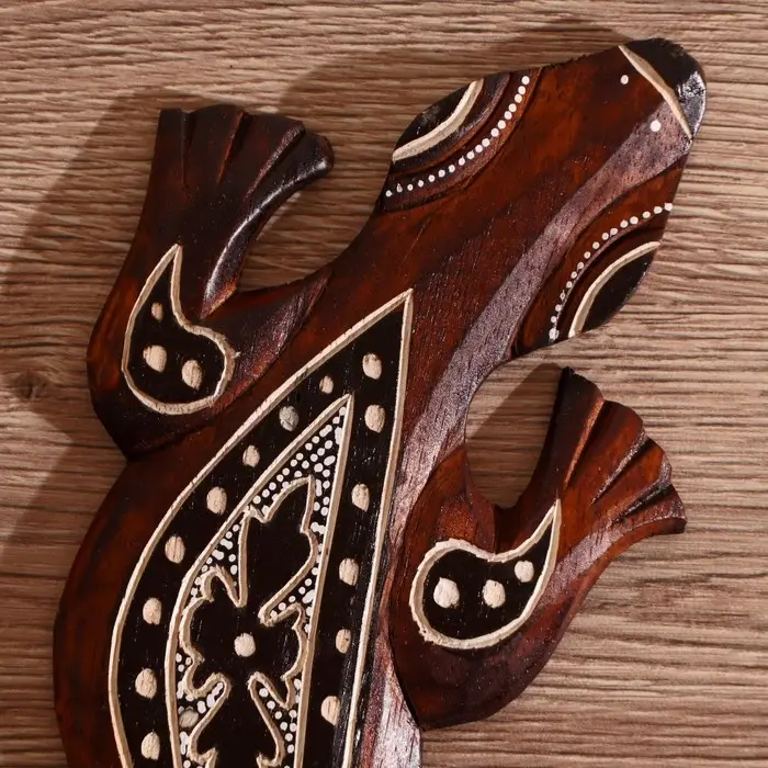 Панно настенное дерево "Геккон коричневый с орнаментом" 1х11х30 см