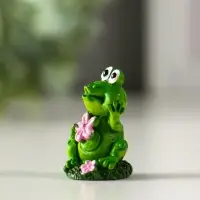 Сувенир полистоун "Лягушонок на полянке" МИКС 2х1,8х3,5 см